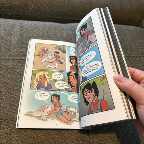 The Girl from the Sea Graphic Novel - Picture 3 of 4